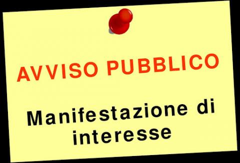 post it con scritta avviso pubblico manifestazione di interesse