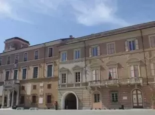 Palazzo Bourdillon - Colombini in piazza Mercurio 